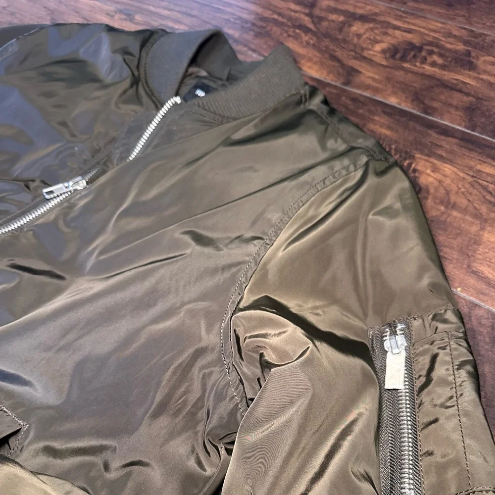 *NWOT* Forever 21 Olive Bomber Jacket - Picture 3 of 5